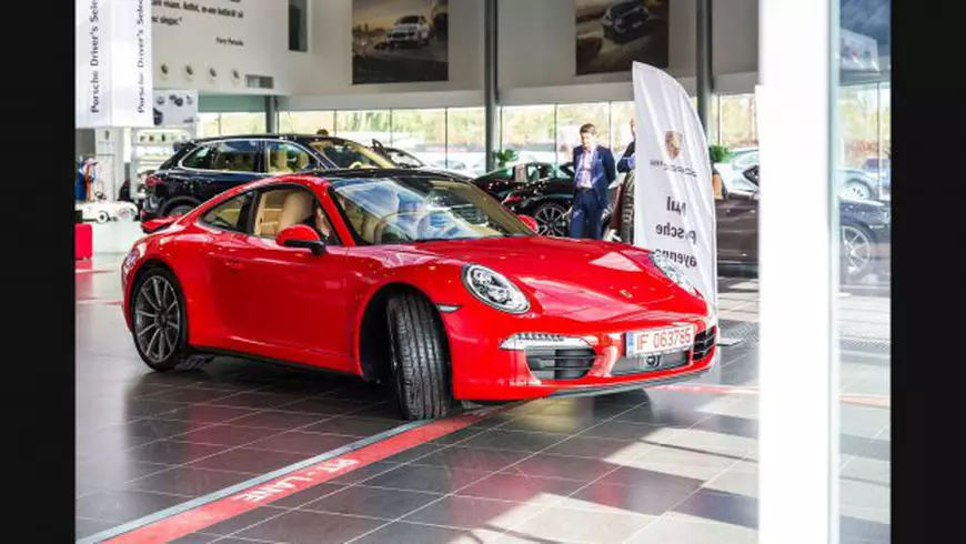 Ion Țiriac a prezentat bolidul primit cadou de la Simona Halep. S-a mărit garajul de la Țiriac Collection / GALERIE FOTO