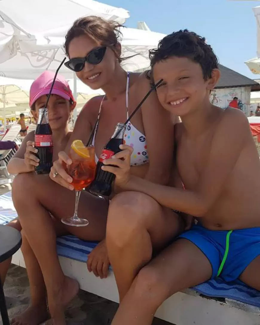 Cristina Spătar își duce des copiii la mormântul bunicii lor. Cântăreața și-a pierdut mama când avea 22 de ani