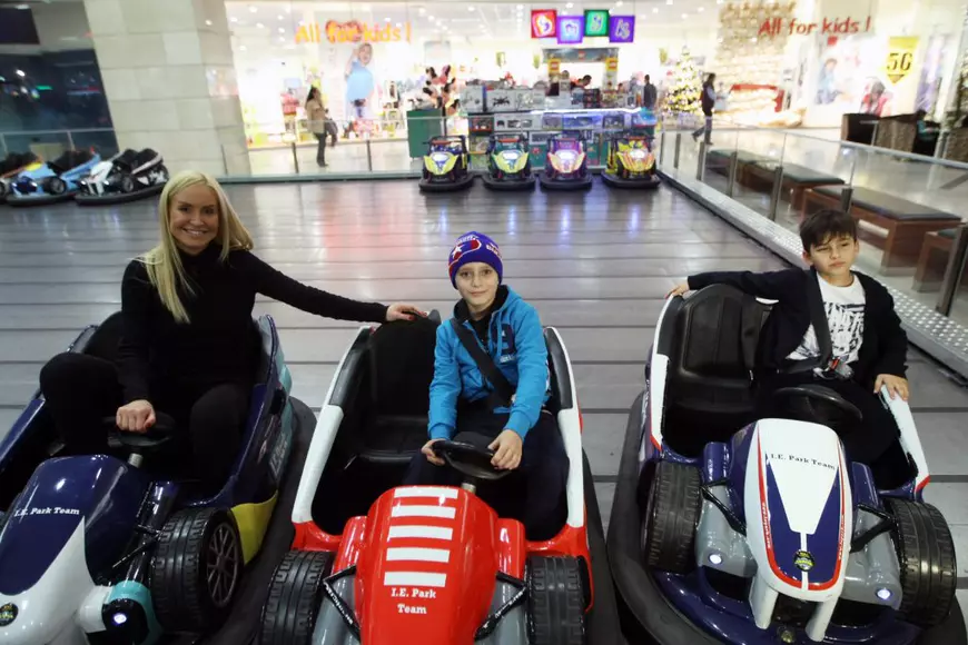 Vica este autoritară și plină de reguli cu fiul ei