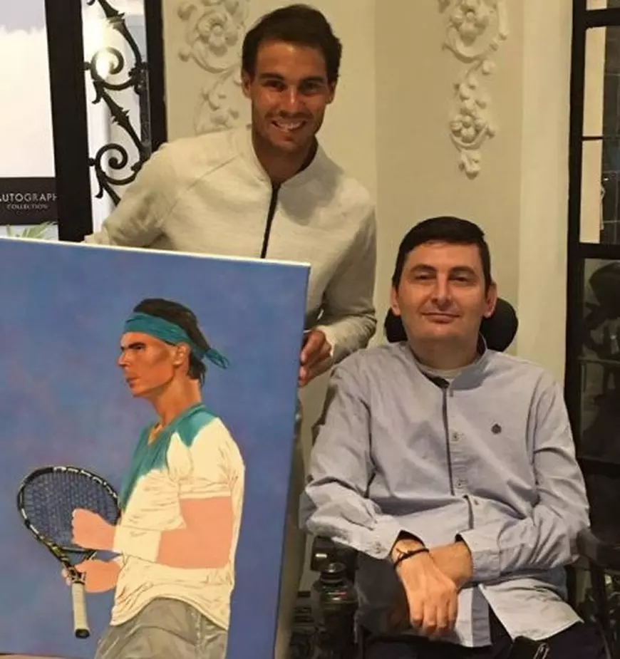 Florin Anghel, românul care pictează cu gura, i-a făcut un tablou lui Pau Gasol. Baschetbalistul spaniol i-a mulțumit public