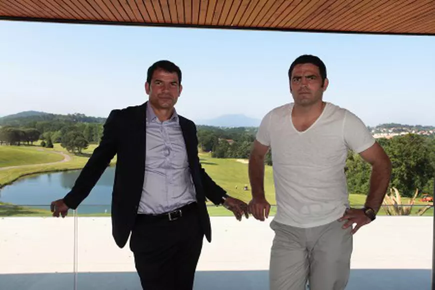 Povestea lui Thomas Lievremont, selecționerul reprezentativei de rugby a României. Cântă la flaut, e prieten cu Eric Cantona, are un bar și un domeniu de golf