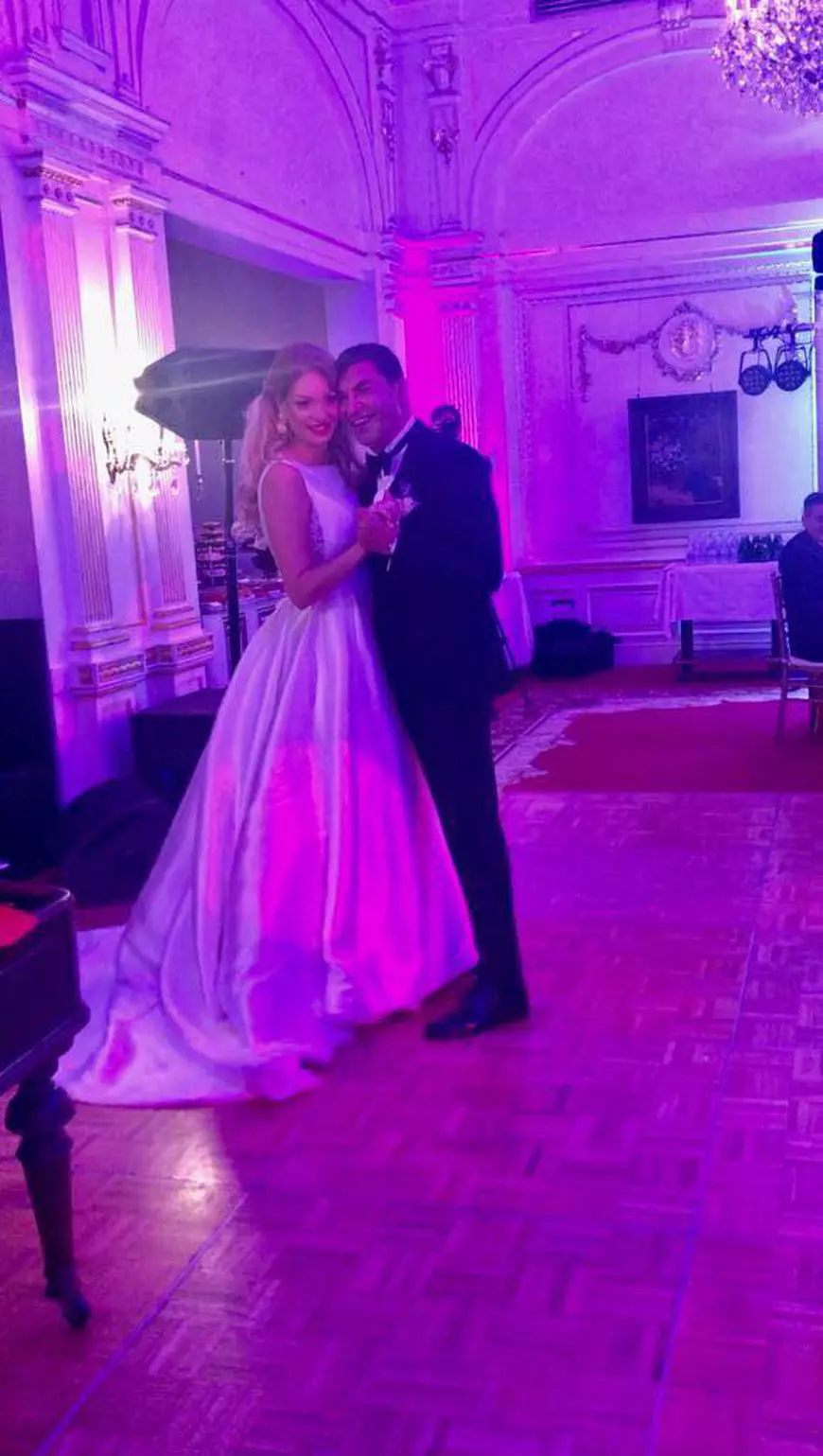 CORESPONDENȚĂ DE LA BUDAPESTA/ Cristi Borcea a ales pentru dansul miresei o melodie despre care spune că îl reprezintă / FOTO