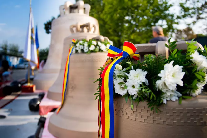 Patriarhul Daniel a sfințit clopotele Catedralei Mântuirii Neamului