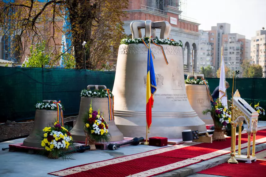 Patriarhul Daniel a sfințit clopotele Catedralei Mântuirii Neamului