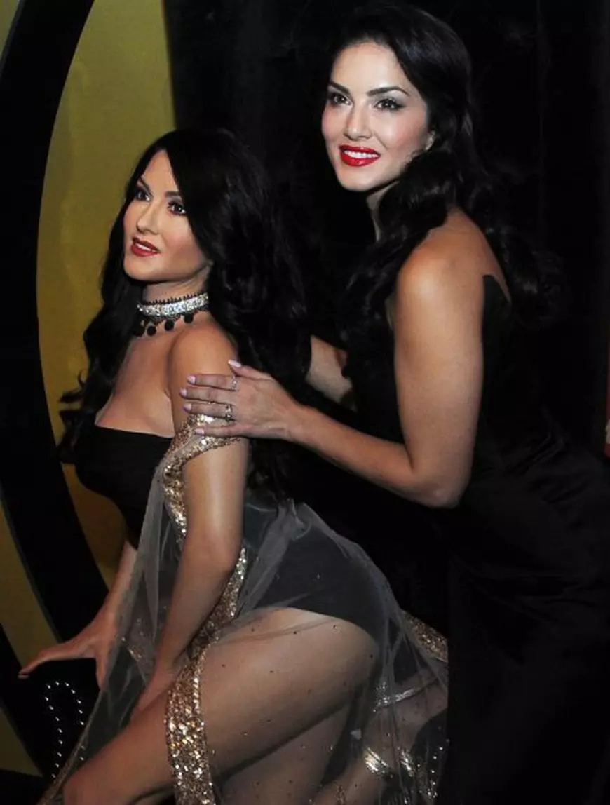 O actriță porno și-a dezvelit bustul la Muzeul Madame Tussauds din New Delhi