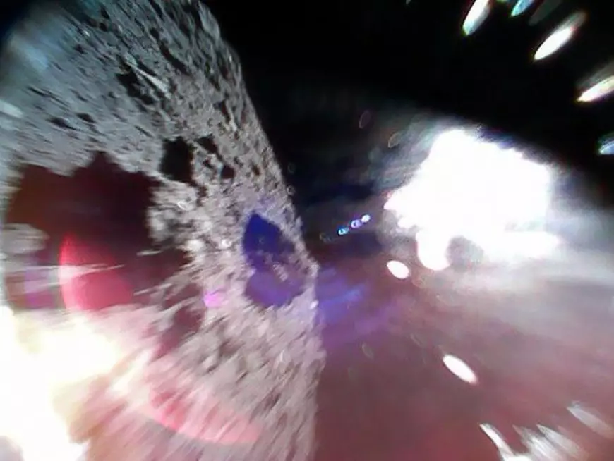 Cum arată suprafața asteroidului Ryugu. Imagini inedite, surprinse de roboții Agenției de Explorare Aerospațială din Japonia