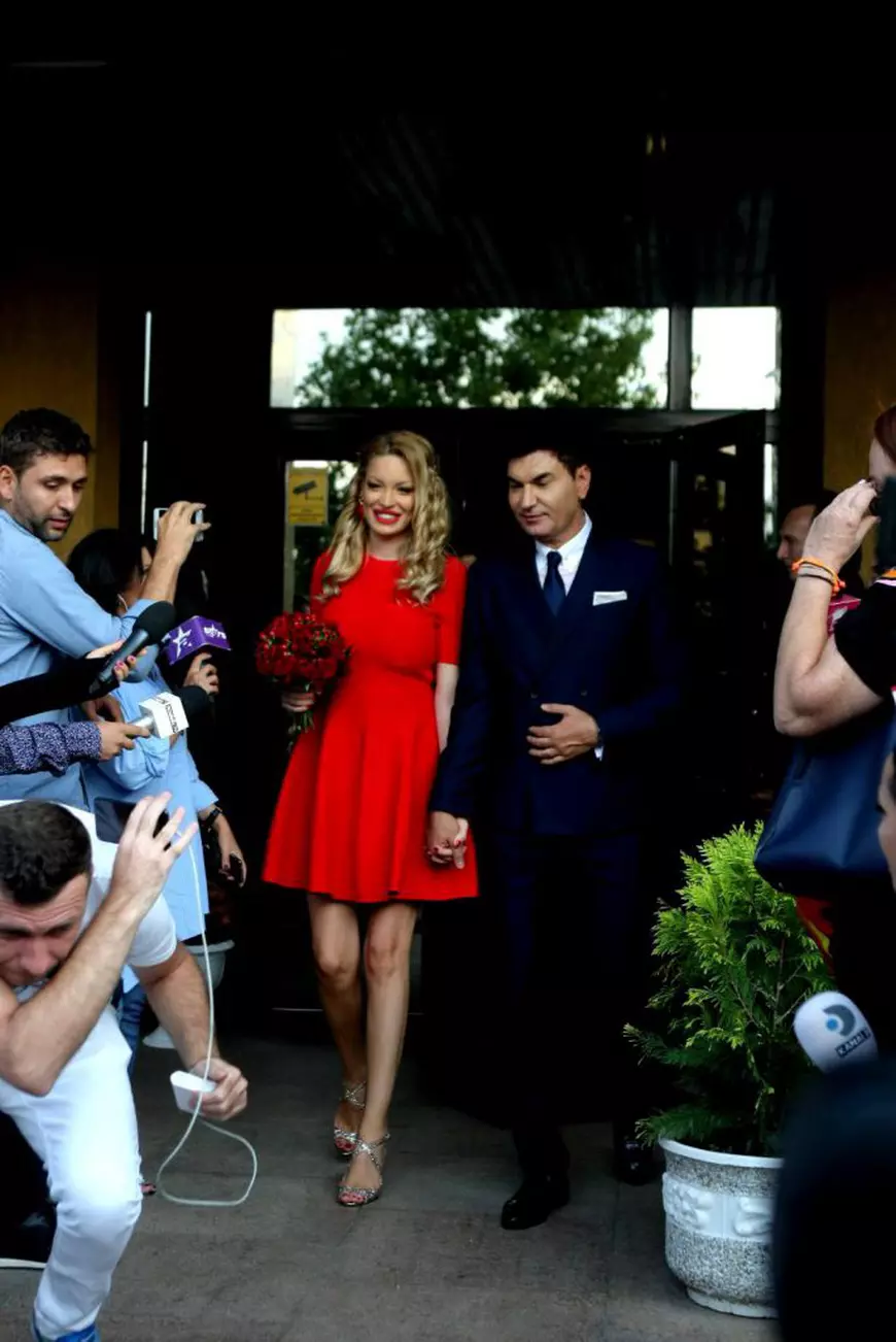 Comentariul neașteptat al Iuliei Albu despre ținuta Valentinei Pelinel de la cununia civilă. "A ratat  o apariție frumoasă pentru că a avut o apariție..."