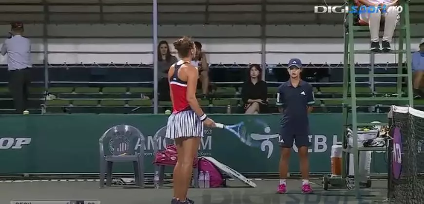 Irina Begu o ia pe urmele Serenei Williams. Și-a ieșit din fire în timpul unui meci: "Ce vrei? Du-te la Sharapova și Azarenka și o să vezi!"