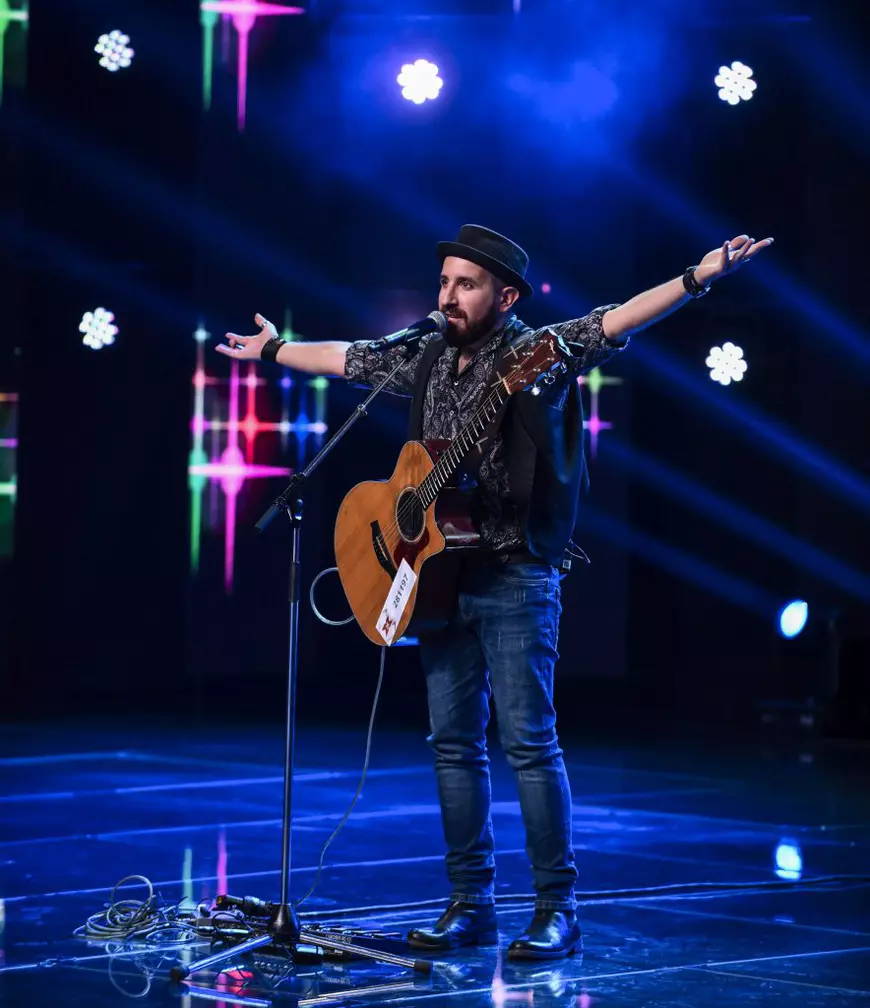 Un concurent X Factor povestește cum l-a cunoscut pe Stevie Wonder