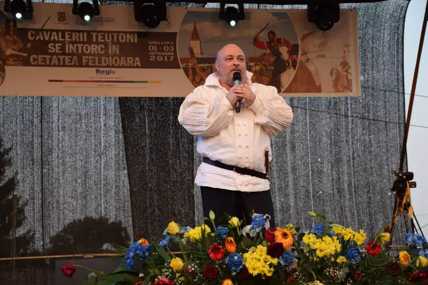 Marius Dragomir are bust în Brașov. Cel mai vândut artist pop de după 1989 și-a făcut loc printre domnitori