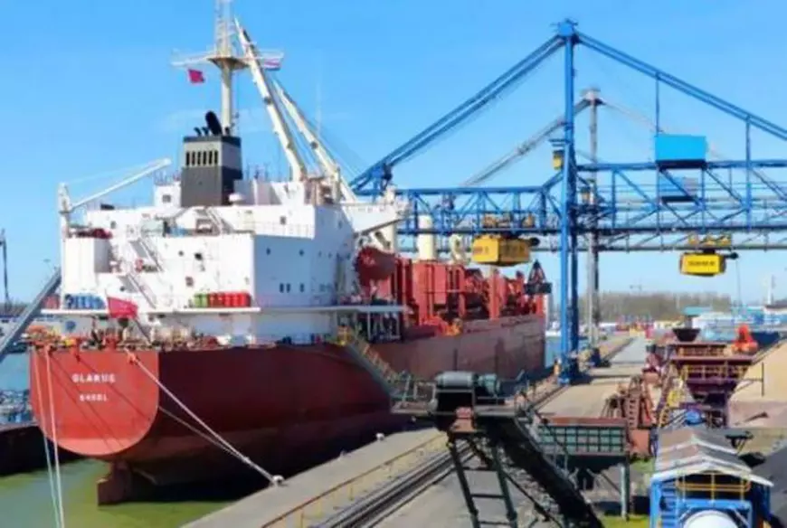 Care este starea marinarului român răpit în Nigeria. Imagine cu nava Glarus pe care se afla inginerul român