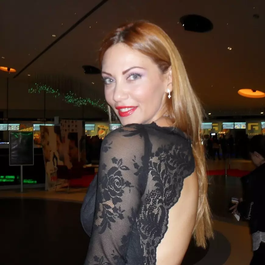 VIDEO/ Fostul model român Nelly Năstase a ajuns la televiziunile americane cu hainele pe care le creează