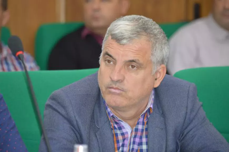 Scandal de pomină la o ședință a PNL Vaslui. Poliția a stat la ușa partidului cu girofarul pornit