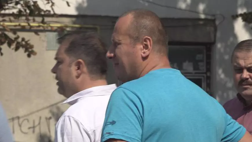 UPDATE: Atac extrem de violent cu bâte și macete la o pizzerie din Buzău. Șase indivizi au cerut patronului taxă de protecție/FOTO