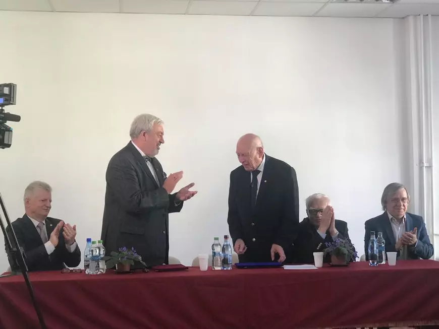 (P) Trei academicieni iluștri din Republica Moldova au devenit comandori ai Ordinului Militar de România