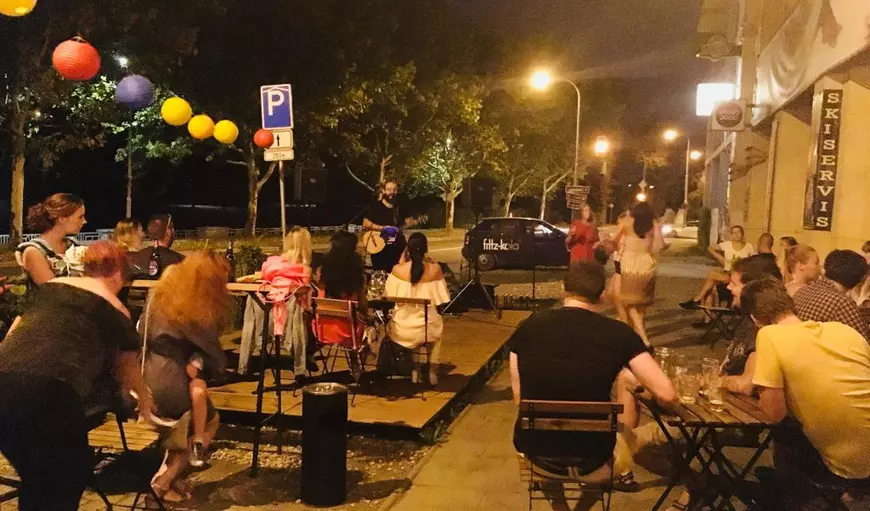 Vizi Imre a ajuns să cânte pe stradă! Faima fostului finalist de la "Vocea României" s-a stins repede