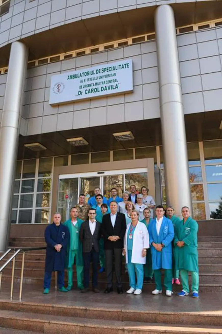 Klaus Iohannis a fost externat din spital, după operația suferită la umărul stâng