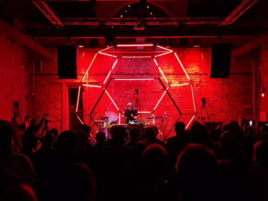 VIDEO/ Zoli de la Sistem și-a lansat primul proiect solo cu un concert pentru prieteni. A lucrat 6 ani la el!