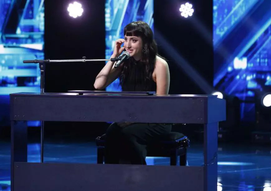 O tânără din America a venit la “X Factor”, pentru a-și cunoaște mama naturală