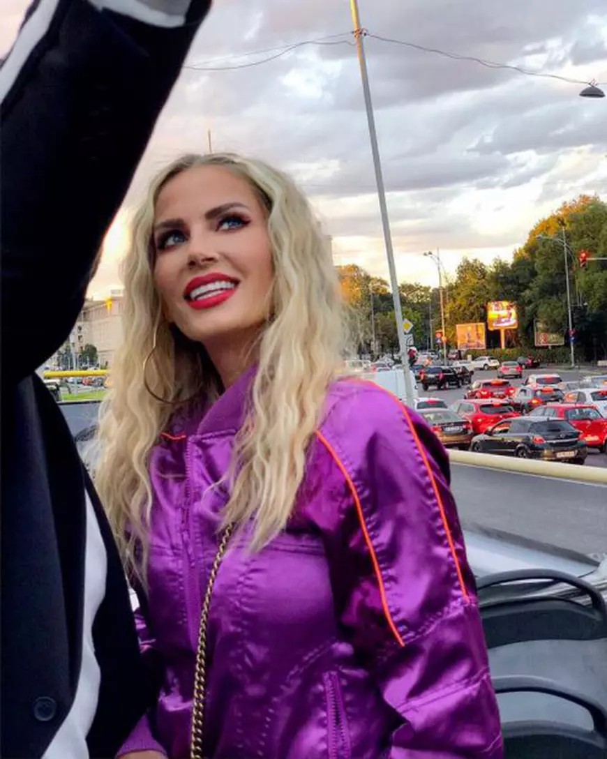 FOTO/ Toamna vedetelor în culori de primăvară. Ce poartă ele te-ar putea inspira și pe tine!