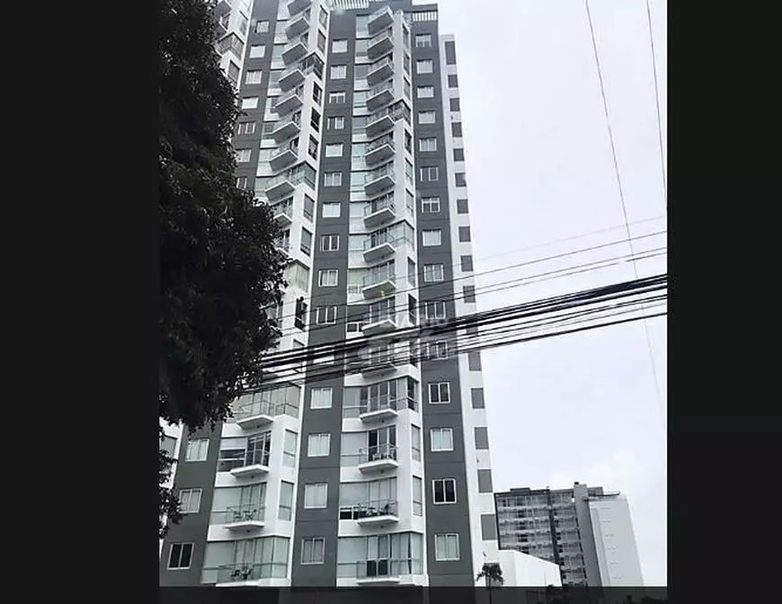 Elena Udrea locuia într-un imobil de lux în San Jose, Costa Rica, unde chiria era exorbitantă. Mânca la restaurante de fițe și plătea numai cash