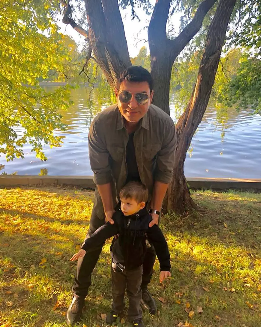 Valentina Pelinel și Cristi Borcea pozează în familia fericită. "Aveți multe de recuperat"