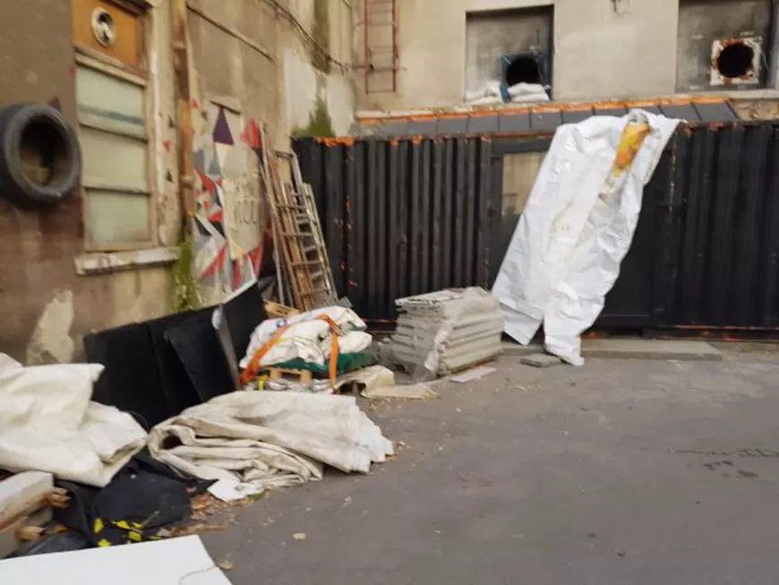 EXCLUSIV/ Lacăt pe durere. Imagini surprinse la «Colectiv», la 3 ani de la tragedie: zidurile care strigă și nepăsarea care doare