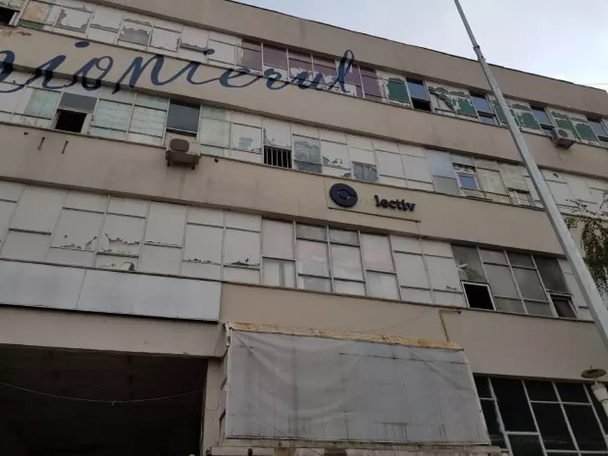 EXCLUSIV/ Lacăt pe durere. Imagini surprinse la «Colectiv», la 3 ani de la tragedie: zidurile care strigă și nepăsarea care doare