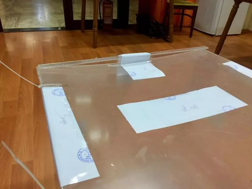 #ReporterLaVot - Haștagul unde observatorii povestesc pe Facebook experienţele din secţiile de votare. "Delegatul ALDE a pus muzică rock de pe laptop. Ascultăm Queen"