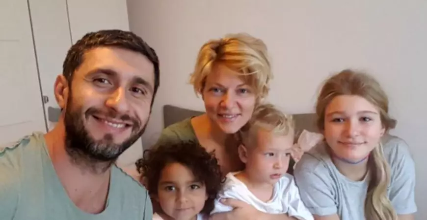 Dragoș Bucur, detalii despre procesul de adopție al fiicei sale. "Există discriminare în România. Fetița noastră, India Roxana, este de etnie romă"