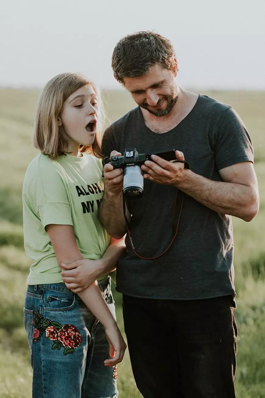 Dragoș Bucur fiicei sale că sora ei adoptată este romă