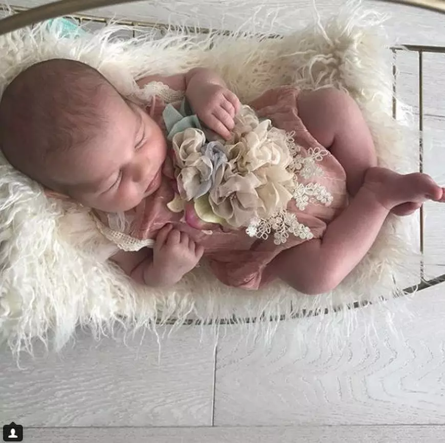 Elena Băsescu și-a botezat astăzi fetița. Petrecerea are loc la un restaurant de lux din Capitală