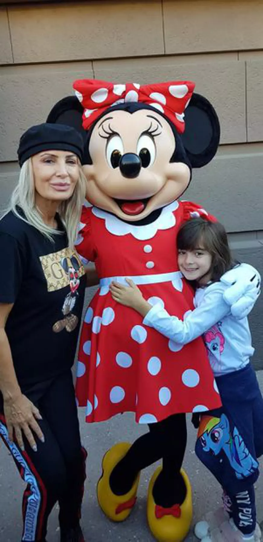 Daniela Györfi și-a dus fetița la Disneyland. “Am colindat Parisul, am fost și cu metroul. Am mers și la Luvru