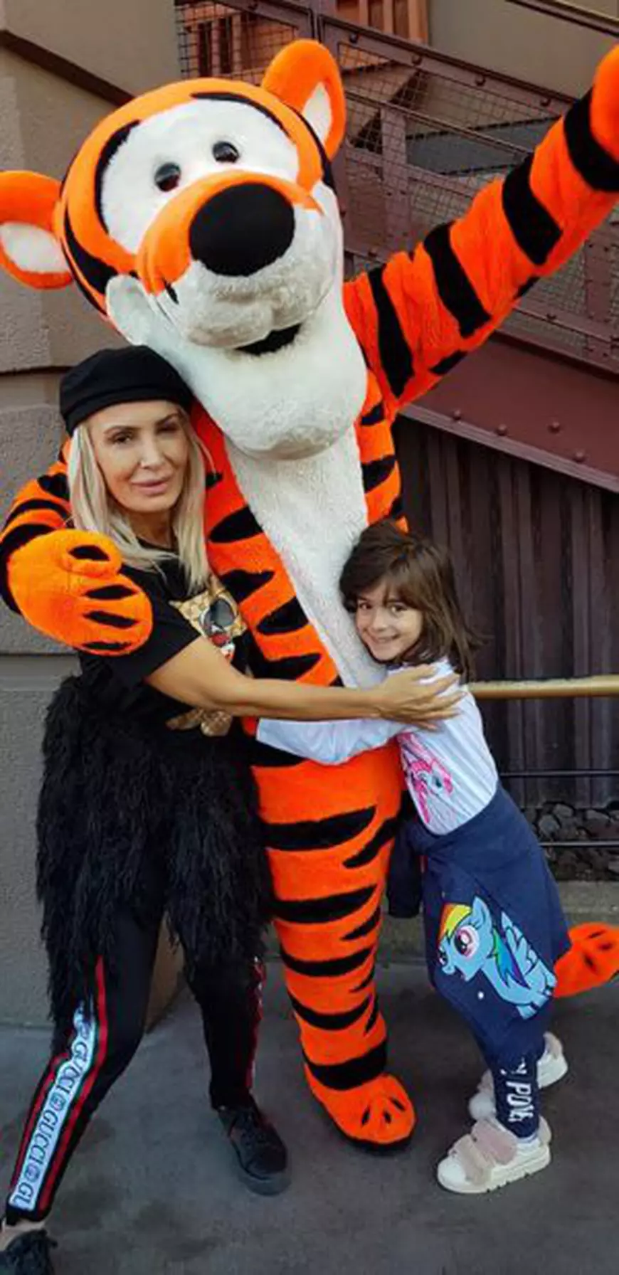 Daniela Györfi și-a dus fetița la Disneyland. “Am colindat Parisul, am fost și cu metroul. Am mers și la Luvru