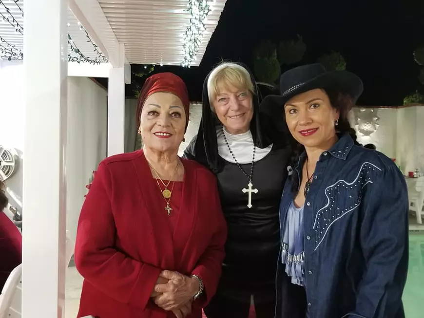 La 81 de ani, Maria Ciobanu a fost la colindat de Halloween. Cântăreața e stabilită de ani buni în America