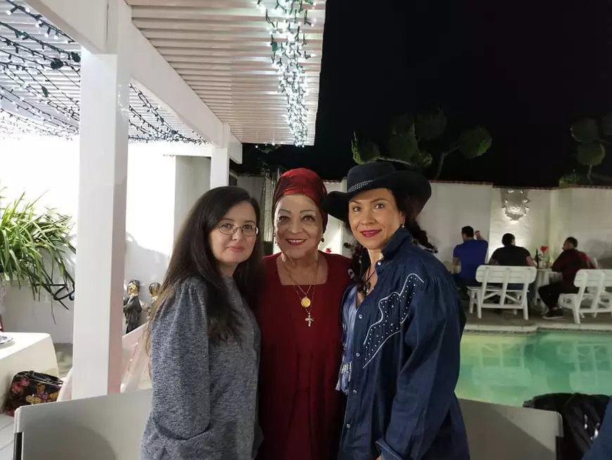 La 81 de ani, Maria Ciobanu a fost la colindat de Halloween. Cântăreața e stabilită de ani buni în America