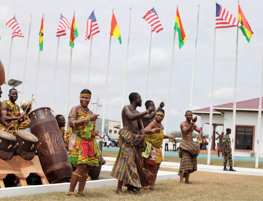 Melania Trump efectuează un tur de o săptămână în țările din Africa. Încearcă să repare răul făcut de soțul ei cu declarațiile scandaloase