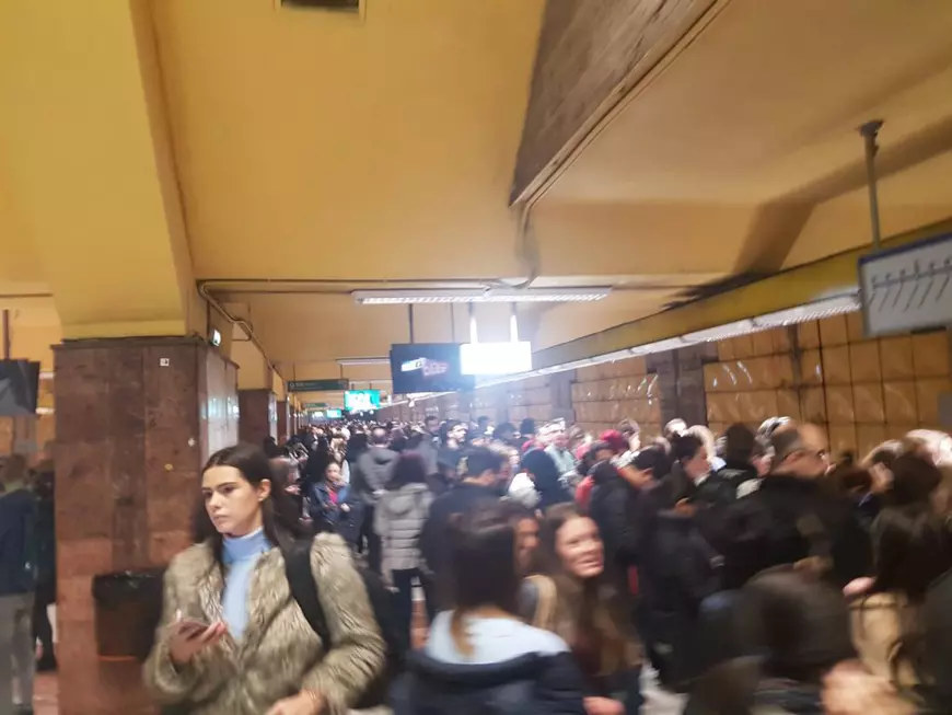UPDATE. Blocaj total în metroul din București „din cauza unei defecțiuni pe Magistrala 2”! Explicațiile Metrorex