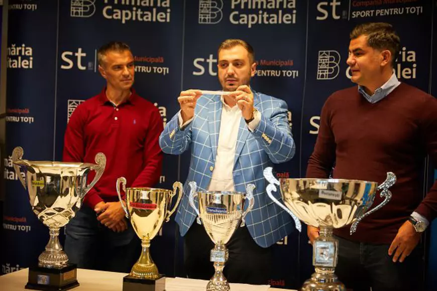 Daniel Pancu, ambasador al Cupei Centenarului, s-a jucat cu mingea ”mică”. A jonglat cu bila