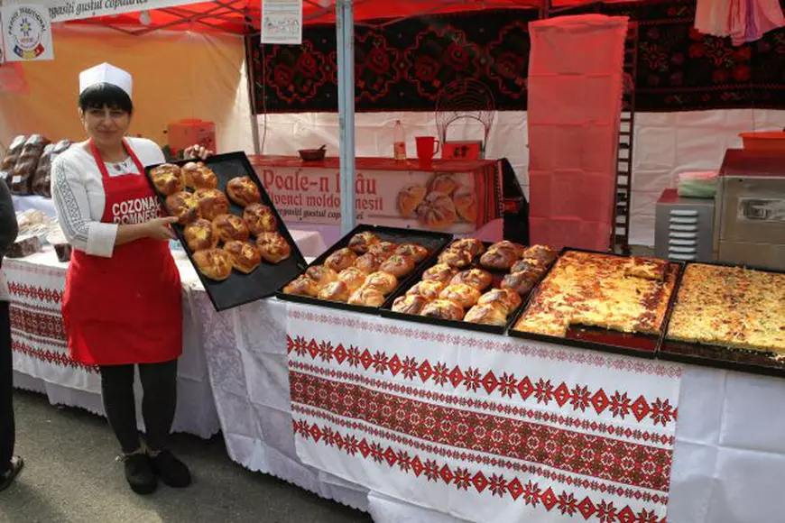 «Paradă de bunătăți», la târgul de toamnă din Parcul Național. A adus un purcel copt pe jar