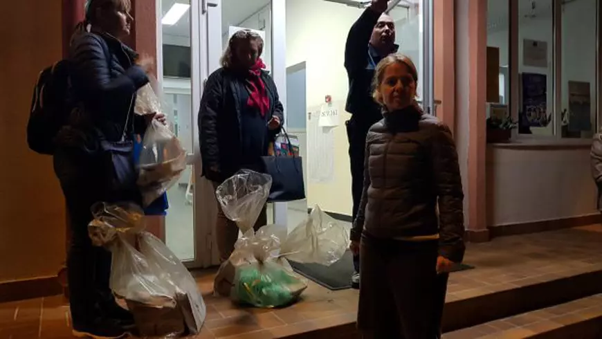 Ce nu s-a văzut la închiderea urnelor la referendum. Am asistat la numărarea voturilor în Secția 161: Buletinele valabile încăpeau lesne într-o pungă