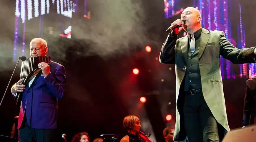 Gheorghe Zamfir lasă naiul pentru bagheta de dirijor. Va conduce o orchestră și un cor, la aniversarea trupei Bere Gratis