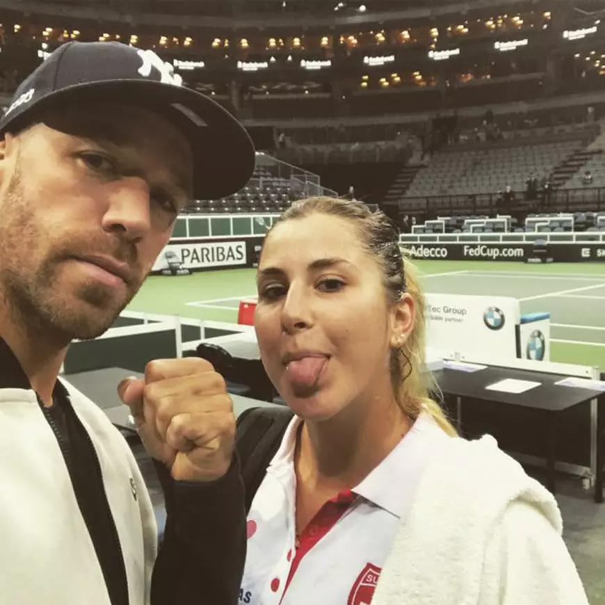 Belinda Bencic se iubește cu preparatorul fizic Martin Hromkovic. Elvețianca, fostă parteneră de dublu a Simonei Halep