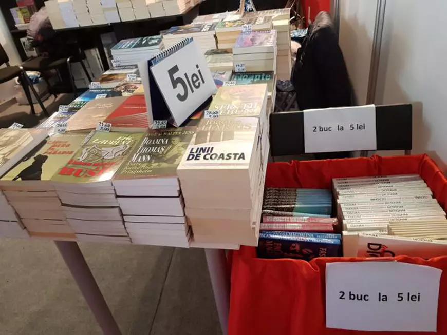 VIDEO/Lecturi de neratat la Gaudeamus 2018. Scriitorul Radu Paraschivescu consideră romanul “Transparența” cartea anului