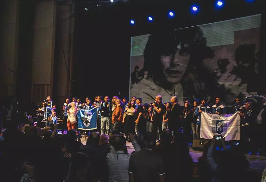 VIDEO / Țicleanu și Donose au cântat alături de Cristi Minculescu pe scena Sălii Palatului.  4.000 de oameni au fredonat imnul Craiovei Maxima