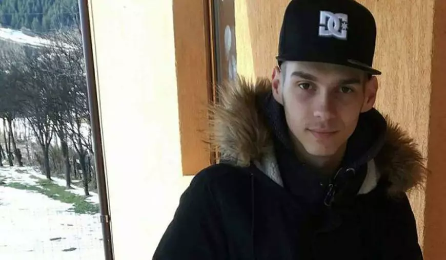 Un tânăr de 18 ani a murit după ce s-a izbit de un stâlp, la 130 de km/h. “Moartea nu întreabă câţi ani ai”