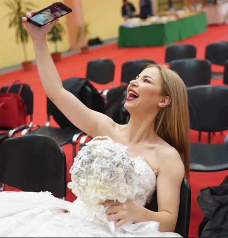 Alessia a îmbrăcat rochia de mireasă, după ce a devenit mamă