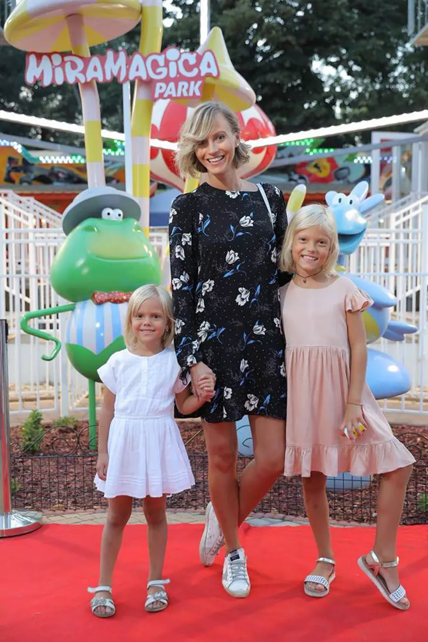 Andreea Perju și-a pus fetițele la muncă