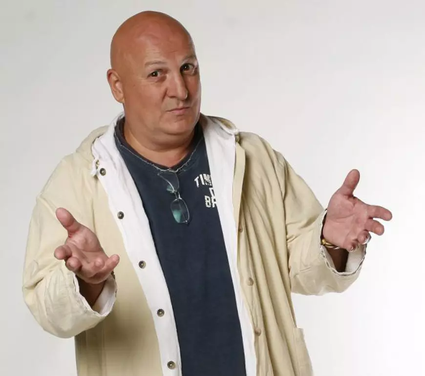 VIDEO/ Constantin Cotimanis pregătește o emisiune culinară cu bucătărese de la sate și bucate de mulți uitate. Actorul e pasionat de gătit