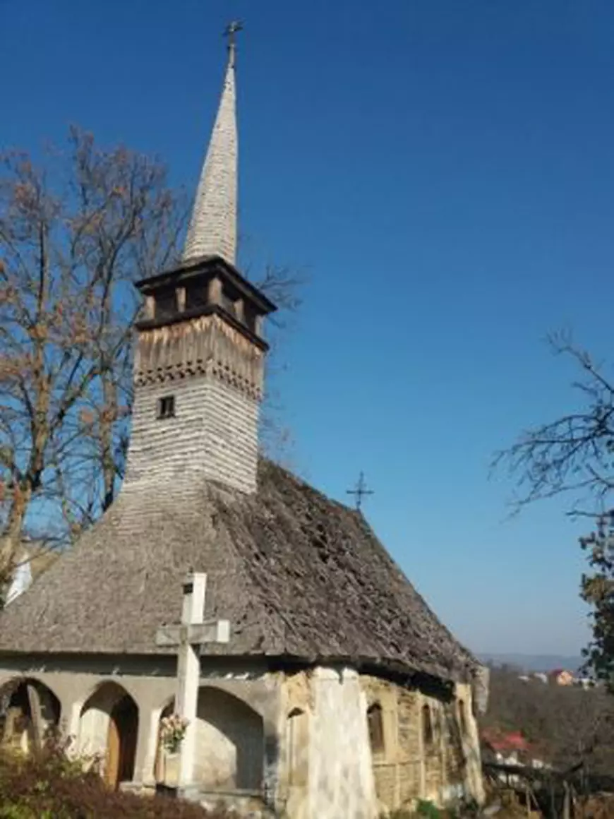 Biserică veche de peste 200 de ani, în pericol de prăbușire. Autoritățile din Maramureș fac chetă publică